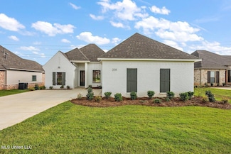 208 Azure Dr, Canton, MS 39046