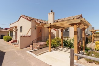 13 Orange Dr, Salinas, CA 93901