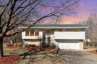 2805 Regent Ave N, Golden Valley, MN 55422