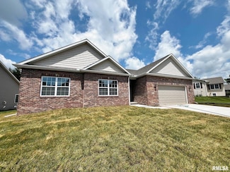 6935 N Brookstone Dr, Peoria, IL 61615