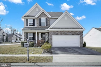 777 Cougar Pointe Cir, Seven Valleys, PA 17360