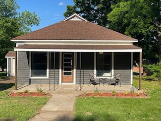 320 S 8th St, Fredonia, KS 66736