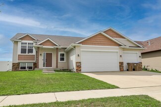 3025 10th St NW, Minot, ND 58703