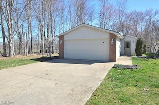 414 Orchard Hill Dr, Leetonia, OH 44431