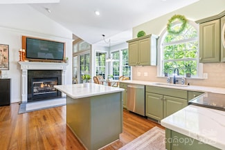 127 Poppy Ln, Asheville, NC 28803