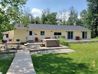 3227 S Garfield Rd, Kingsley, MI 49649
