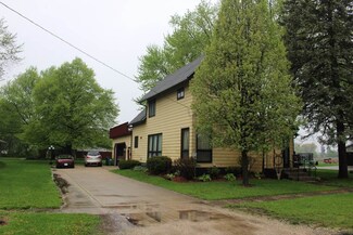 340 N 5th St, Capron, IL 61012