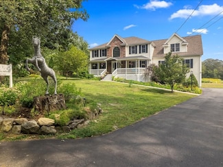 6 Wood St, Upton, MA 01568