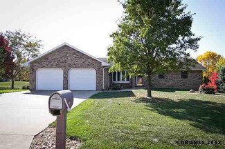5545 Wintergreen Dr, Dubuque, IA 52002