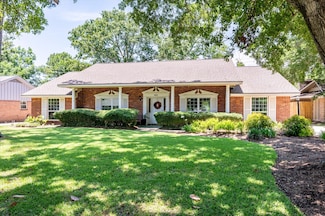 915 Timber Cove Dr, Seabrook, TX 77586