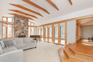 W318N1045 Huckleberry Way N, Delafield, WI 53018
