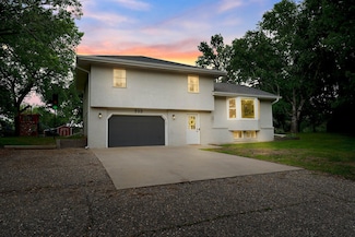 713 9th St NW, Buffalo, MN 55313