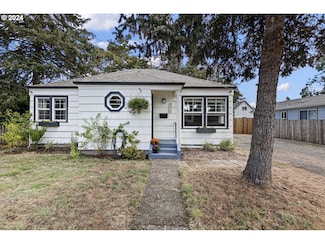 326 S 1st St, Cottage Grove, OR 97424
