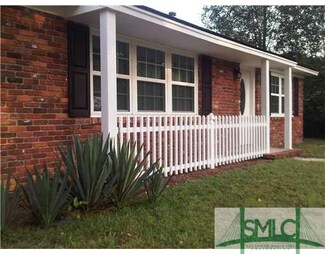 3 Summit Dr, Savannah, GA 31406