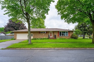 71 Coventry Rd, Williamsville, NY 14221