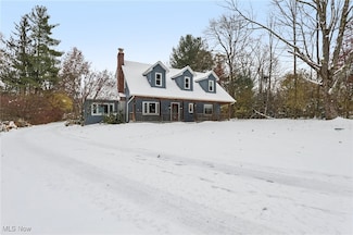 3901 Ellendale Rd, Chagrin Falls, OH 44022