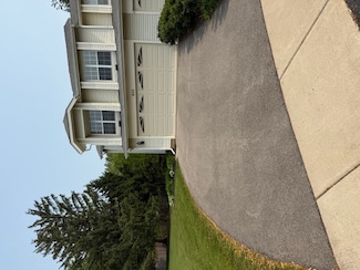 600 Sturnbridge Ln, Schaumburg, IL 60173