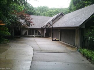 575 Sugar Camp Dr, East Palestine, OH 44413