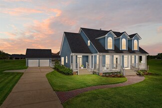 9023 N Point Dr, Beach City, TX 77523