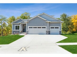 1414 Deer Run Dr, Knoxville, IA 50138