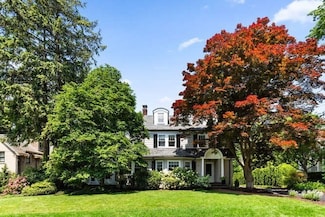 8 Berwick Rd, Lexington, MA 02420