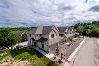 165 Aerie Cir Unit 101, Brookfield, WI 53045