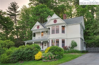 326 Green St, Blowing Rock, NC 28605