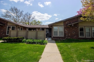 2703 Roundtree Dr Unit 33, Troy, MI 48083