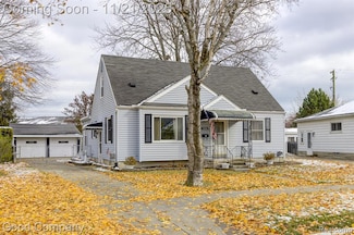 29590 Dembs Dr, Roseville, MI 48066