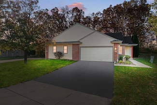 1337 E Buckwood Dr, Oak Creek, WI 53154