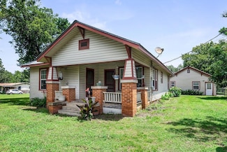 186 El Paso St, Mc Dade, TX 78650