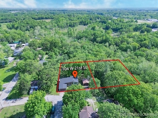 104 W 21st St, Eldon, MO 65026