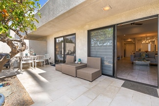 877 E Arenas Rd, Palm Springs, CA 92262