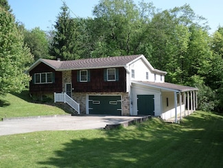 4485 Phyllis Dr, Erie, PA 16510