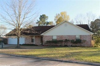 311 Oaklawn Cir, El Dorado, AR 71730
