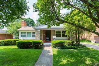 1927 Rockne Dr, South Bend, IN 46617
