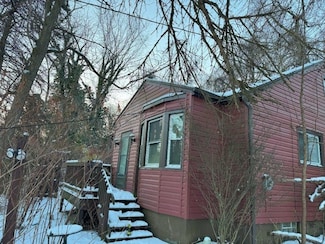 42 Forest Rd, Ambridge, PA 15003