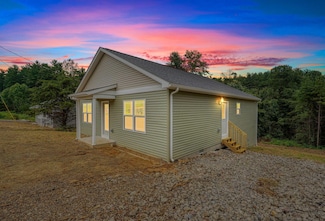353 Elm St, New Straitsville, OH 43766