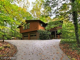 9205 Laurel Oak Dr, Bethesda, MD 20817