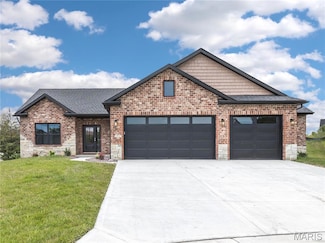 2927 Kehrswood Ct, Maryville, IL 62062