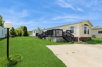 715 Bay Ridge Dr, Iowa City, IA 52246