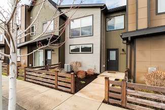 2869 NW Elm Ave, Redmond, OR 97756
