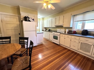 23-25 Fuller St Unit 2, Waltham, MA 02453