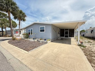 1035 Swan Ln, Tarpon Springs, FL 34689