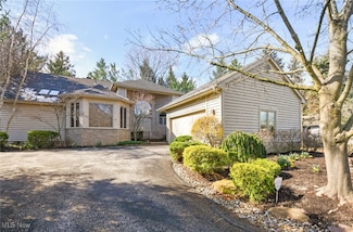 9 Longmeadow Ln, Beachwood, OH 44122
