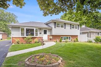 4733 Pershing Ave, Downers Grove, IL 60515
