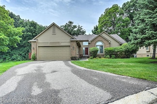 7071 Deerwood Trail Unit 28, West Bloomfield, MI 48323