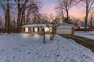 32951 Myrna Ct, Livonia, MI 48154