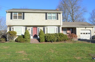 54 Woodland Dr, Somerset, MA 02726