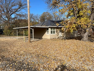 1608 Pine St, Harper, KS 67058